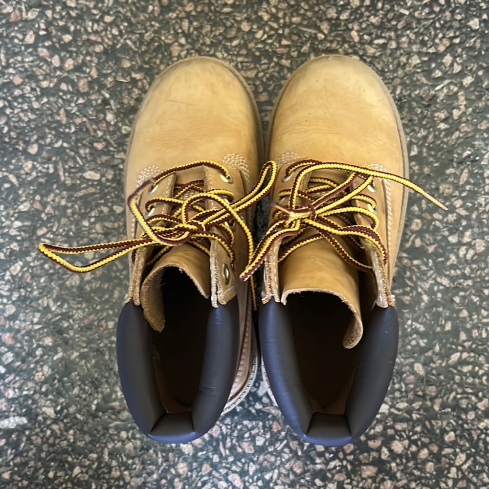 Classic TIMBERLAND BOOTS for your kid size 1